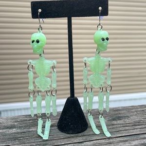 ⚜️Glow In the Dark Skeleton Earrings! NWT!